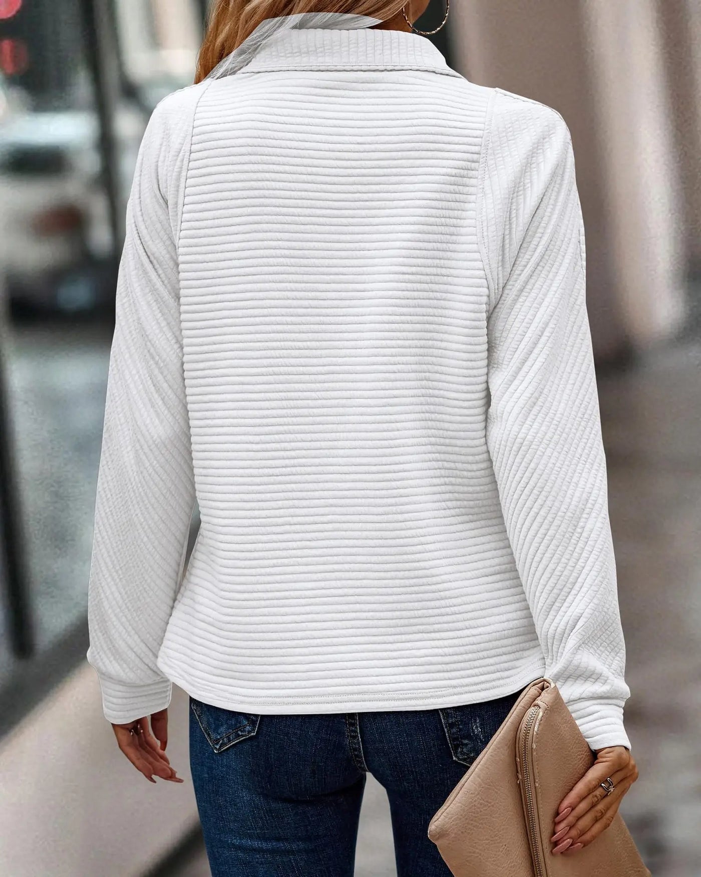 VIOLA |  Elegancki sweter z dekoltem w serek